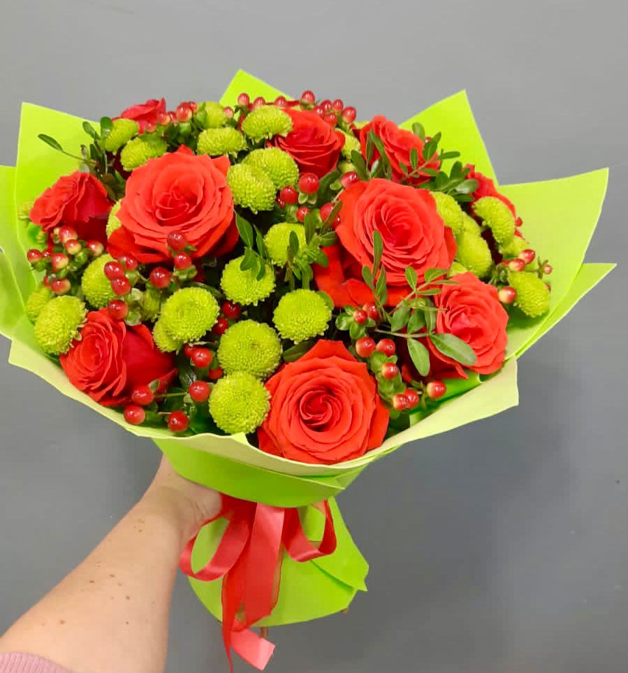 Букет цветов из: Хризантемы и Розы в Быково Московской области