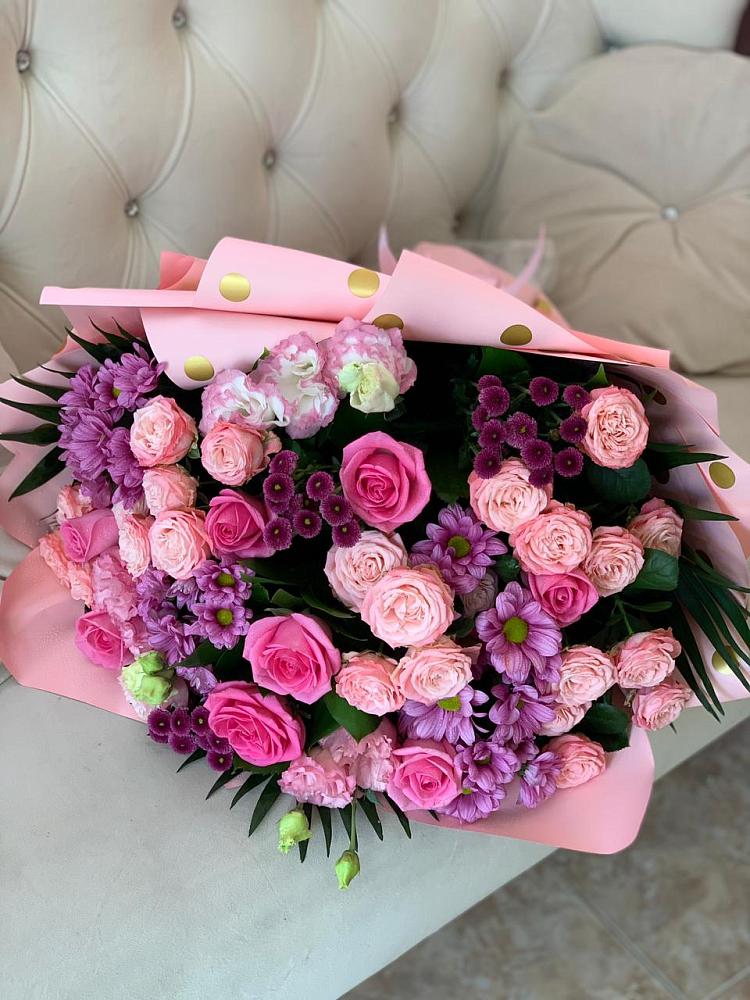 Букет цветов из: Хризантемы, Розы и Лизиантусы в Быково Московской области