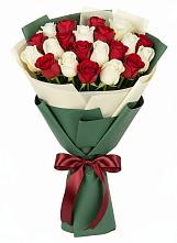 Букет Микс из красных и белых роз в Быково Московской области