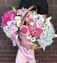 Композиция солнечный день в Быково Московской области Цветочная композиция из Розы, Хризантемы, Пионы и Лизиантусы в корзине в Быково Московской области