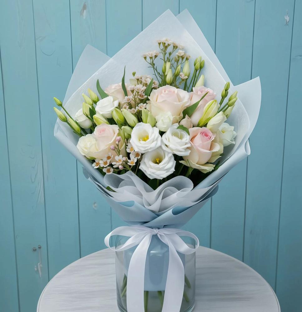 Букет цветов из: Розы и Лизиантусы в Быково Московской области