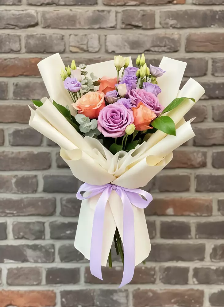 Букет цветов из: Лизиантусы и Розы в Быково Московской области