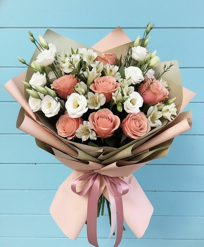 Букет цветов из: Розы, Альстромерии и Лизиантусы в Быково Московской области