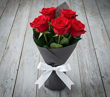 Букет 5 Красных роз Эдлесс Лав в Быково Московской области