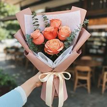 Букет цветов из:  Розы в Быково Московской области