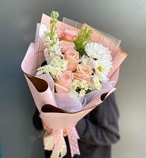 Букет цветов из:  Хризантемы и Розы в Быково Московской области