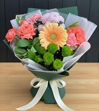 Букет цветов из:  Гвоздики, Розы, Герберы и Хризантемы в Быково Московской области