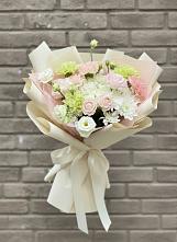Букет цветов из:  Гвоздики, Розы, Лизиантусы и Хризантемы в Быково Московской области