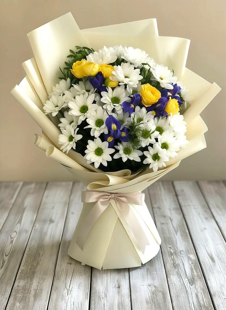 Букет цветов из: Ирисы, Хризантемы и Розы в Быково Московской области