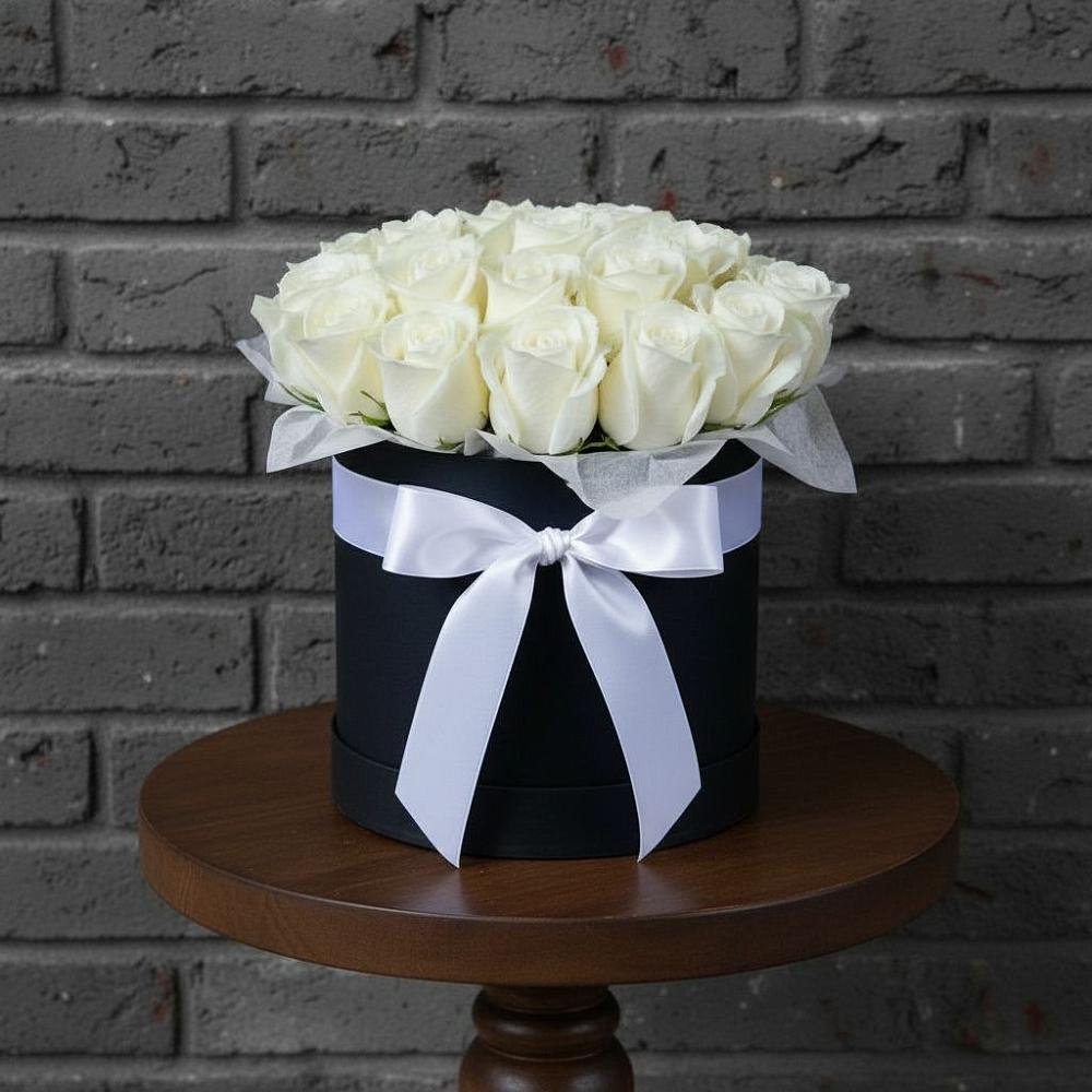 Цветочная композиция из Розы в шляпной коробке в Быково Московской области