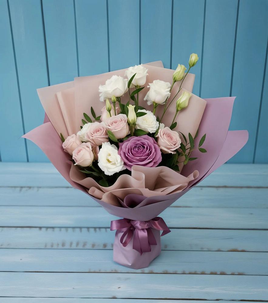 Букет цветов из: Розы и Лизиантусы в Быково Московской области